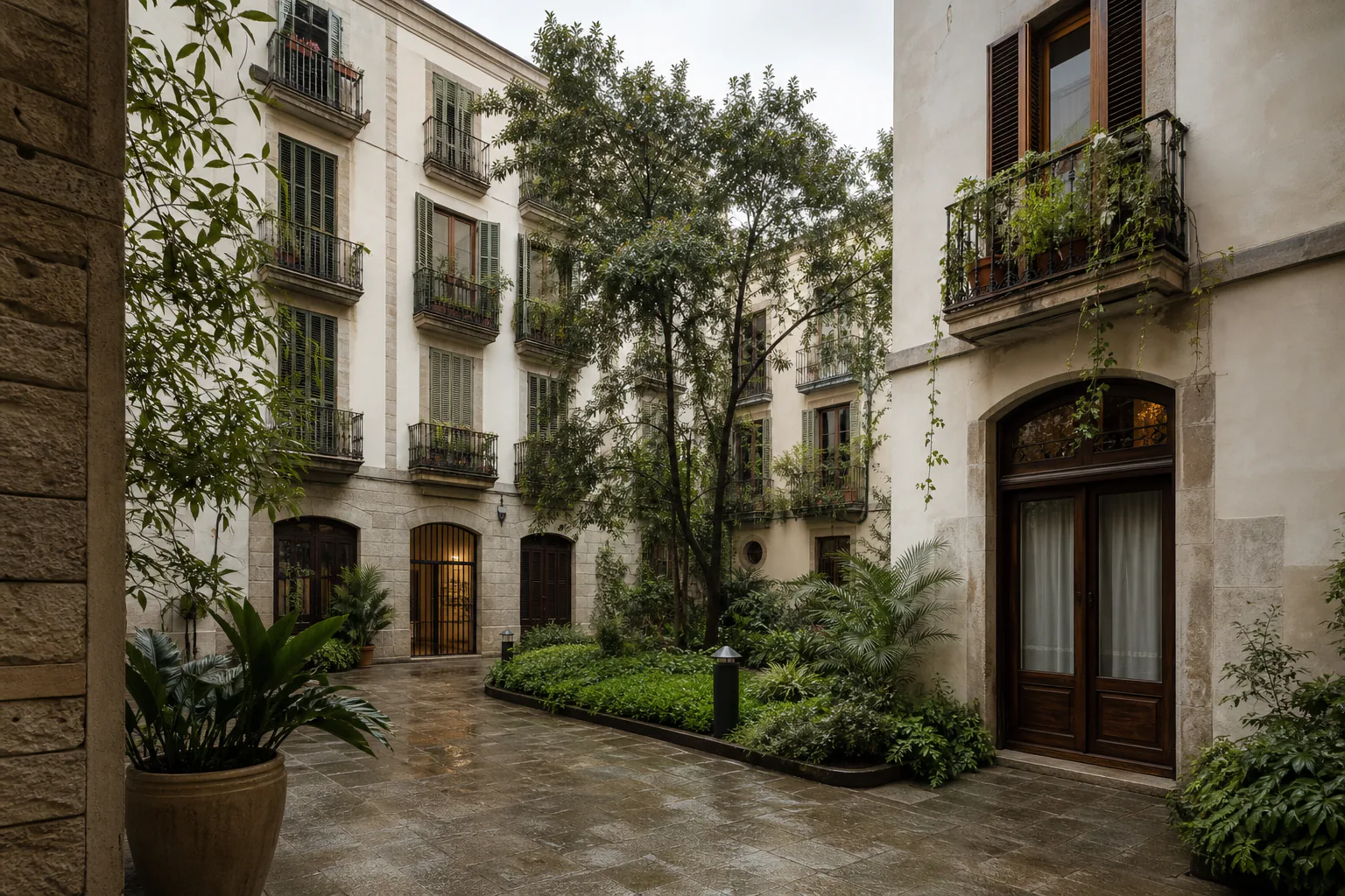 Patio rehabilitado de un edificio residencial de varias viviendas
